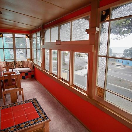 Sea Breeze Hotel Нейпиър Екстериор снимка