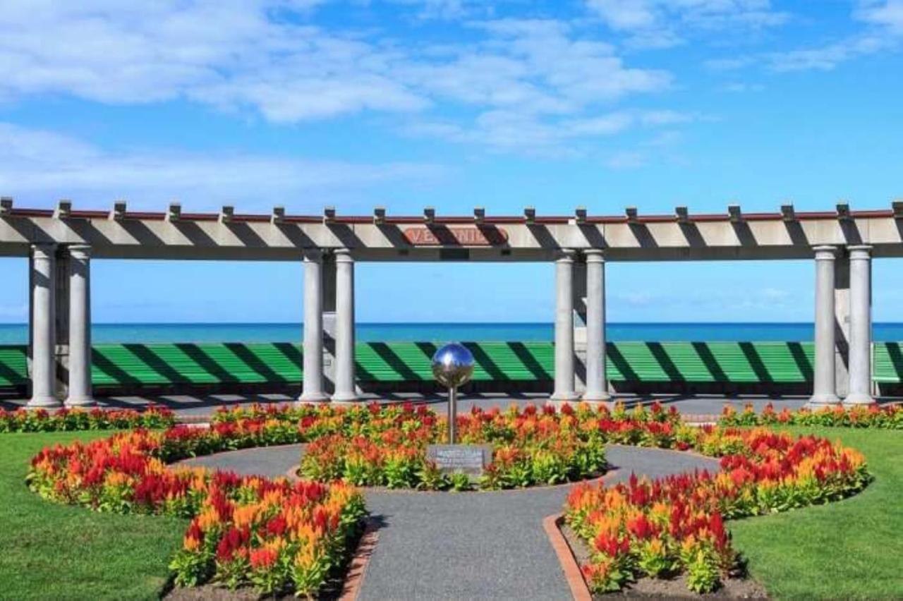 Sea Breeze Hotel Нейпиър Екстериор снимка