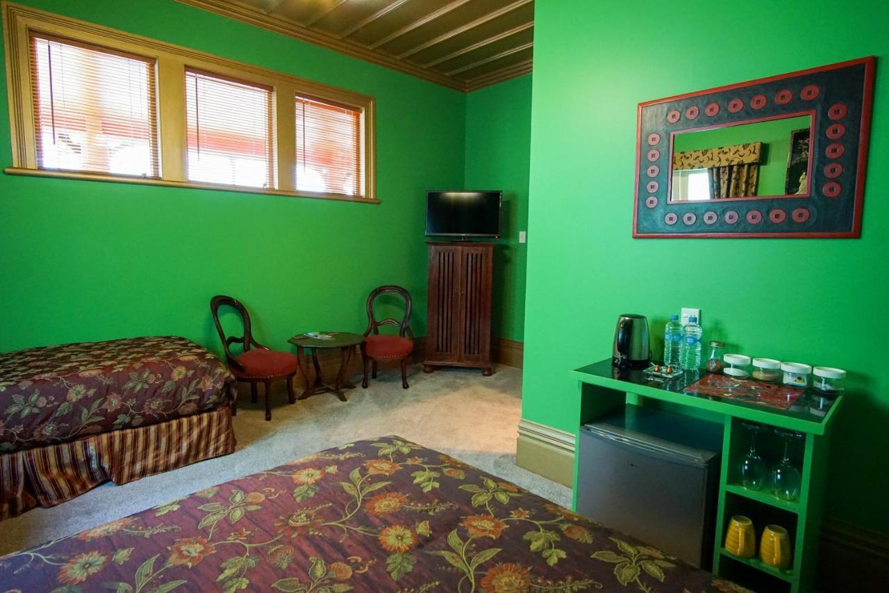 Sea Breeze Hotel Нейпиър Екстериор снимка