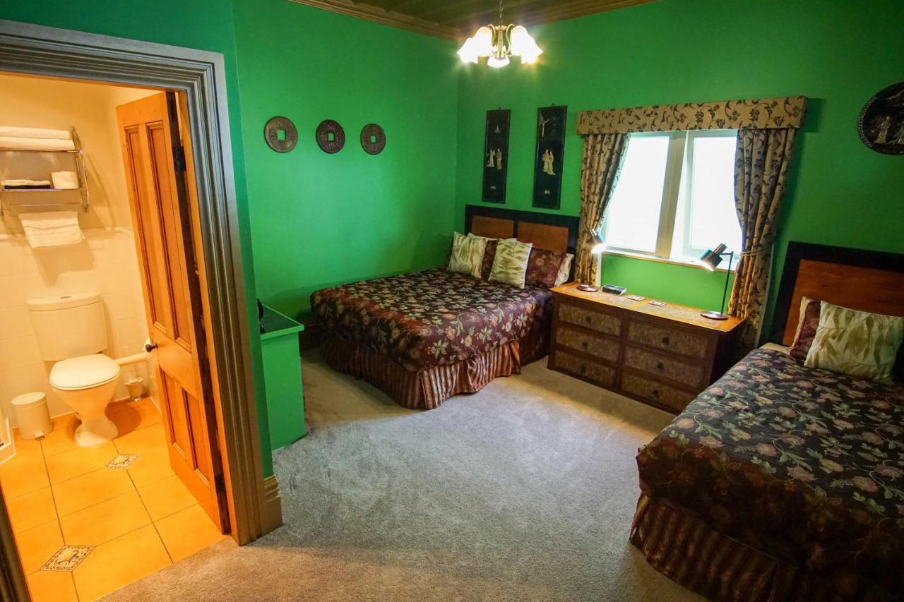 Sea Breeze Hotel Нейпиър Екстериор снимка