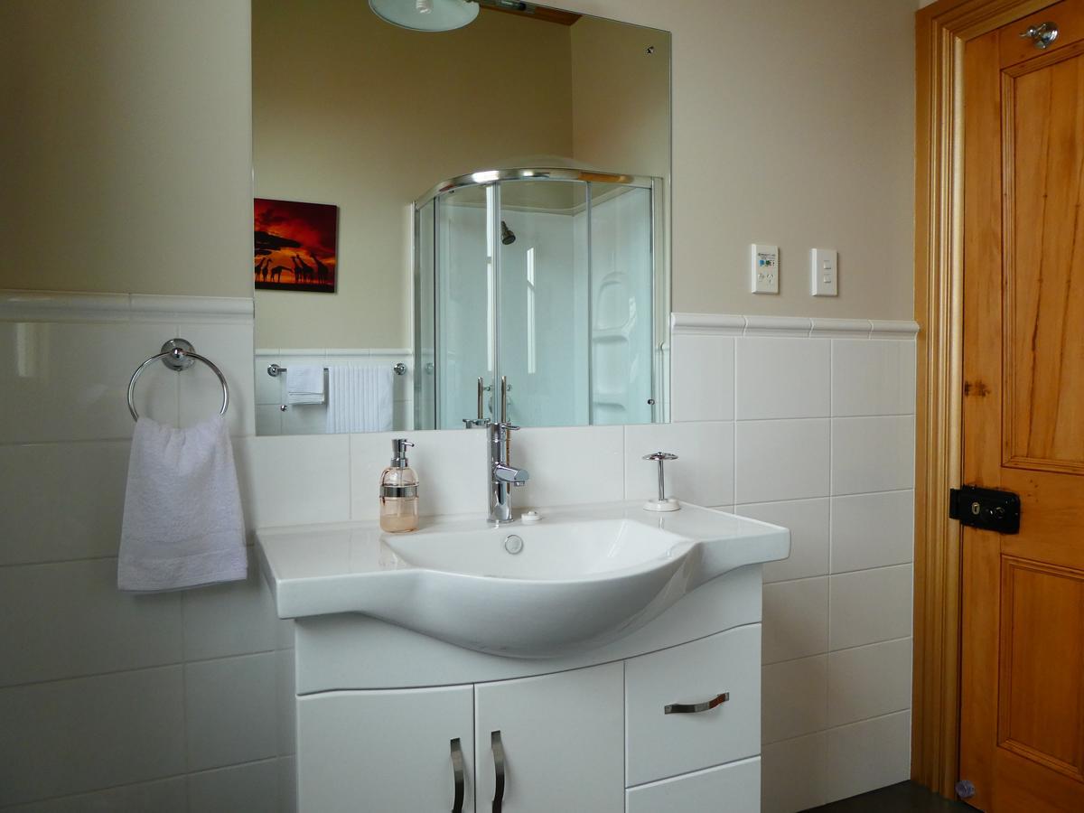 Sea Breeze Hotel Нейпиър Екстериор снимка