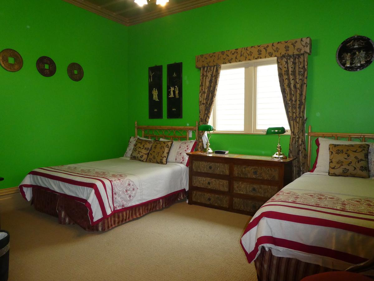 Sea Breeze Hotel Нейпиър Екстериор снимка