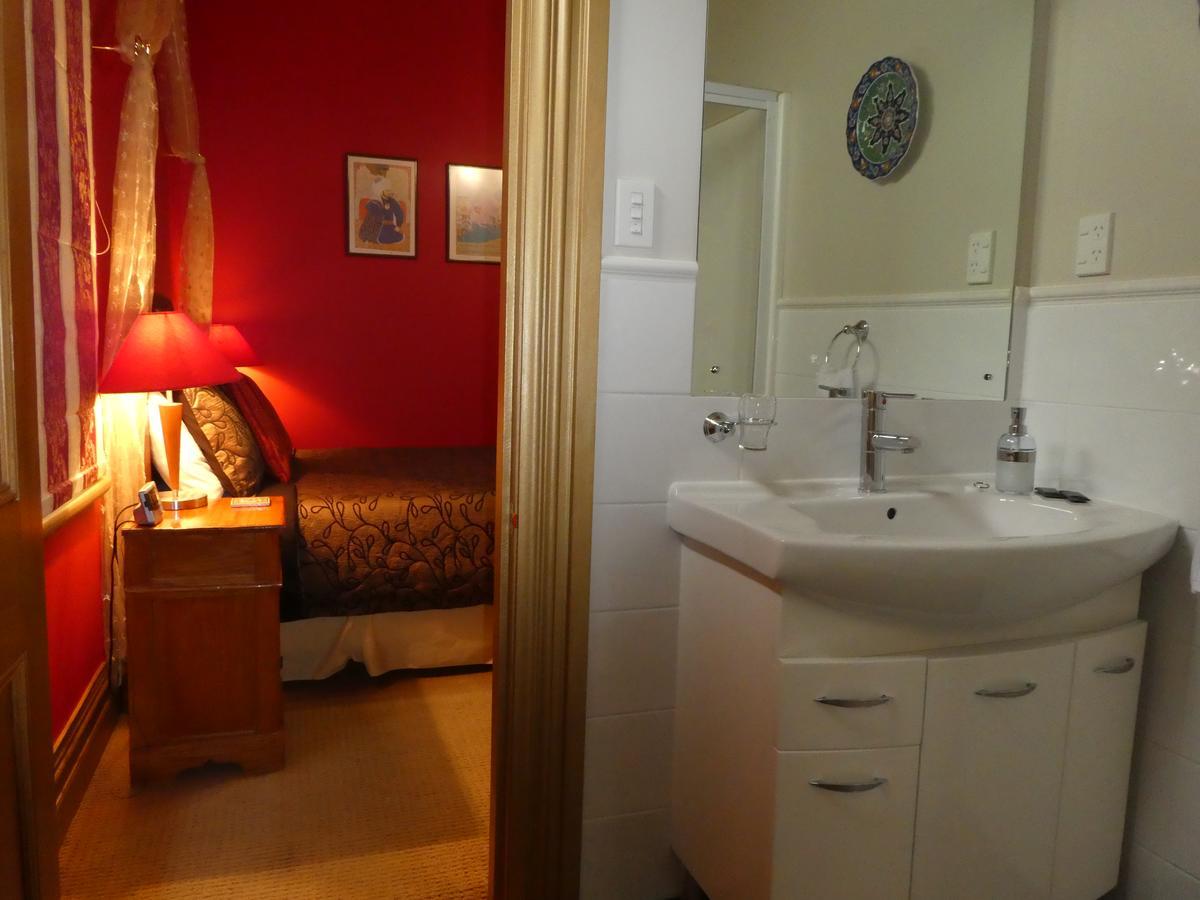 Sea Breeze Hotel Нейпиър Екстериор снимка