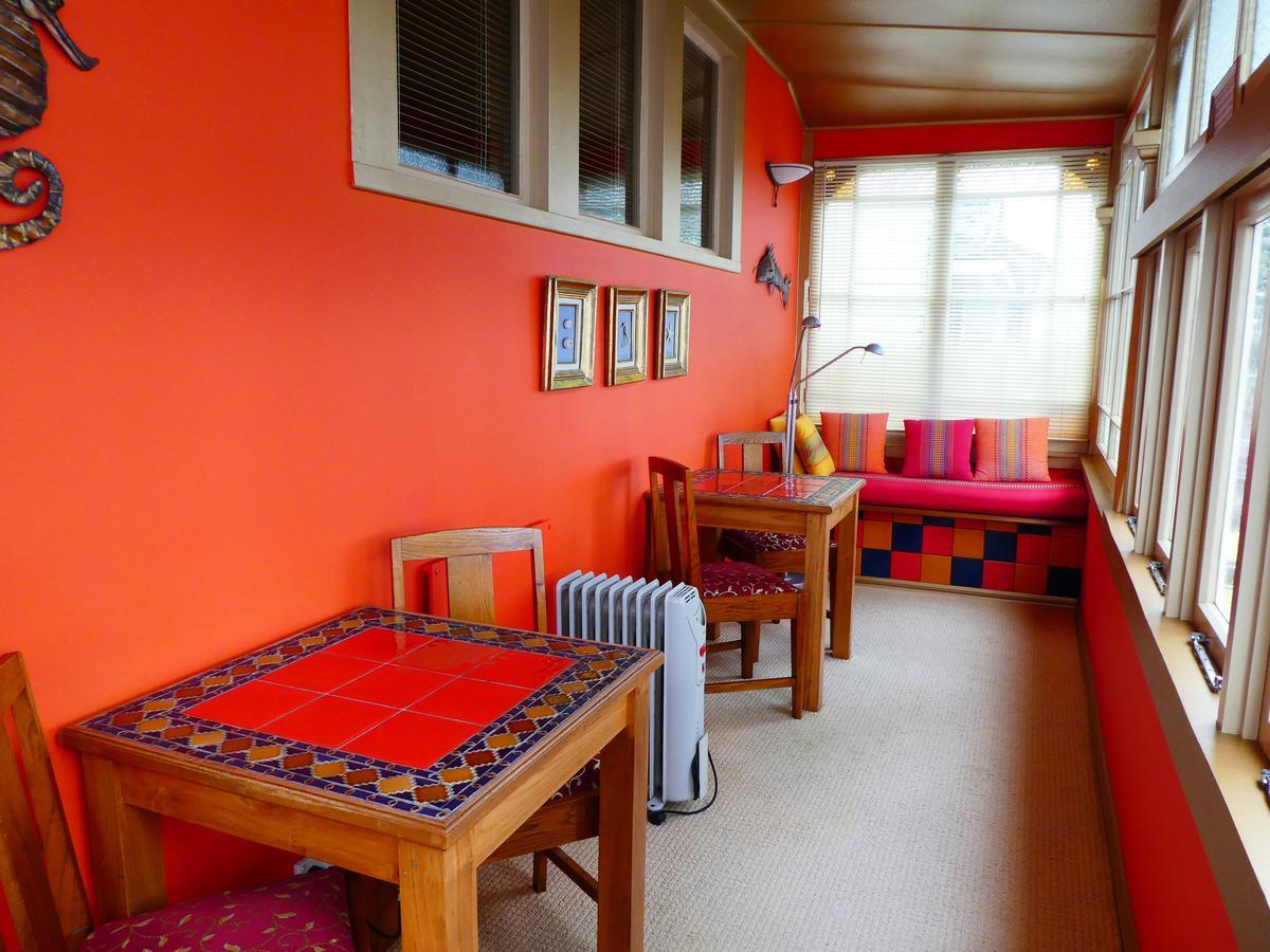 Sea Breeze Hotel Нейпиър Екстериор снимка