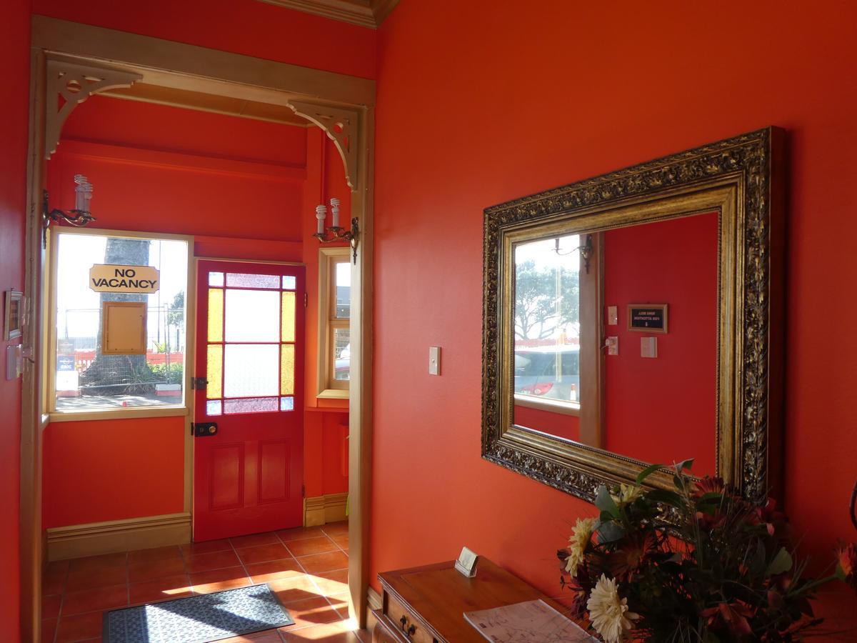 Sea Breeze Hotel Нейпиър Екстериор снимка